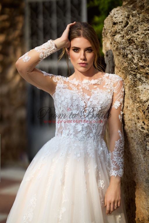 Tres Chic - 26210 �1,677