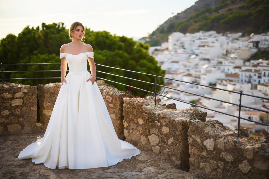 Tres Chic - 26226 �1,289